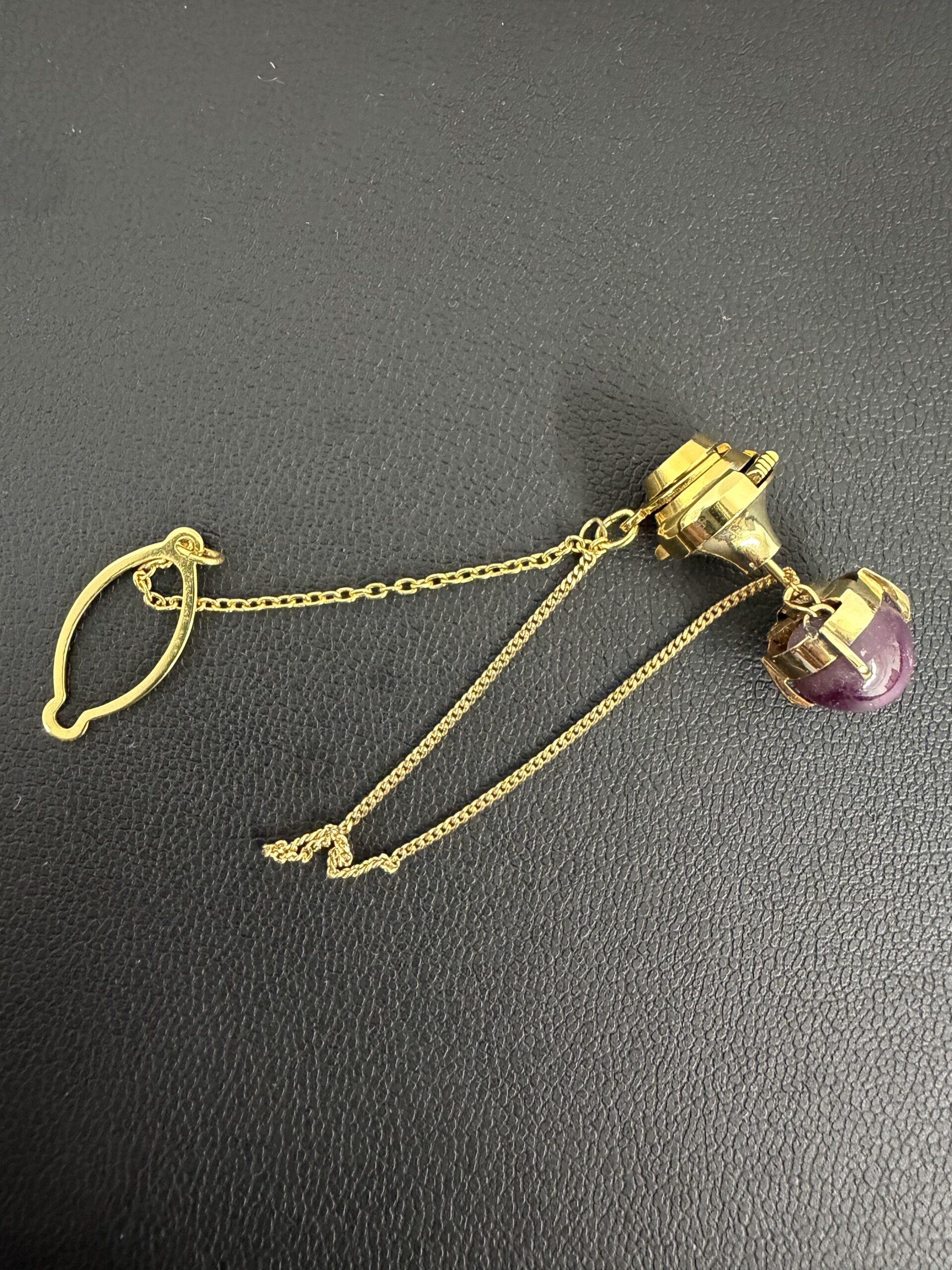 【買取大吉 文京千石店】【買取実績】タイタック（タイピン）紫石付き ゴールドカラー チェーン付き