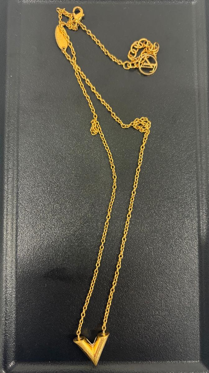 【買取大吉 大塚駅北口店】【買取実績】ルイヴィトン(LOUIS VUITTON) エッセンシャル Vネックレス（ゴールドカラー）